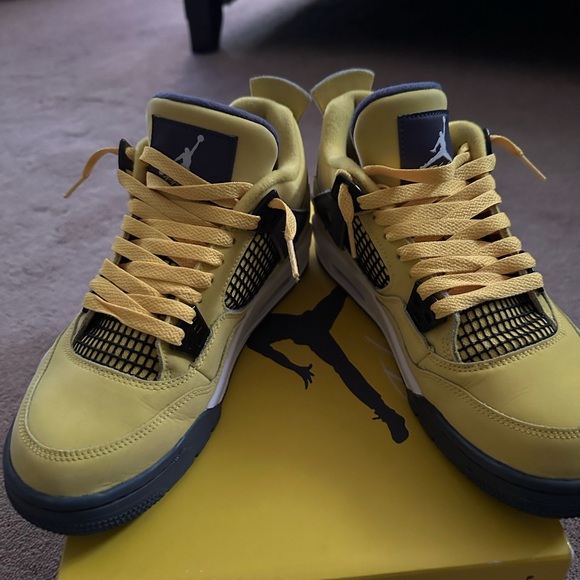 Jordan Retro 4 lighting yellow size 7 youth preowned with original box - Picture 2 of 7